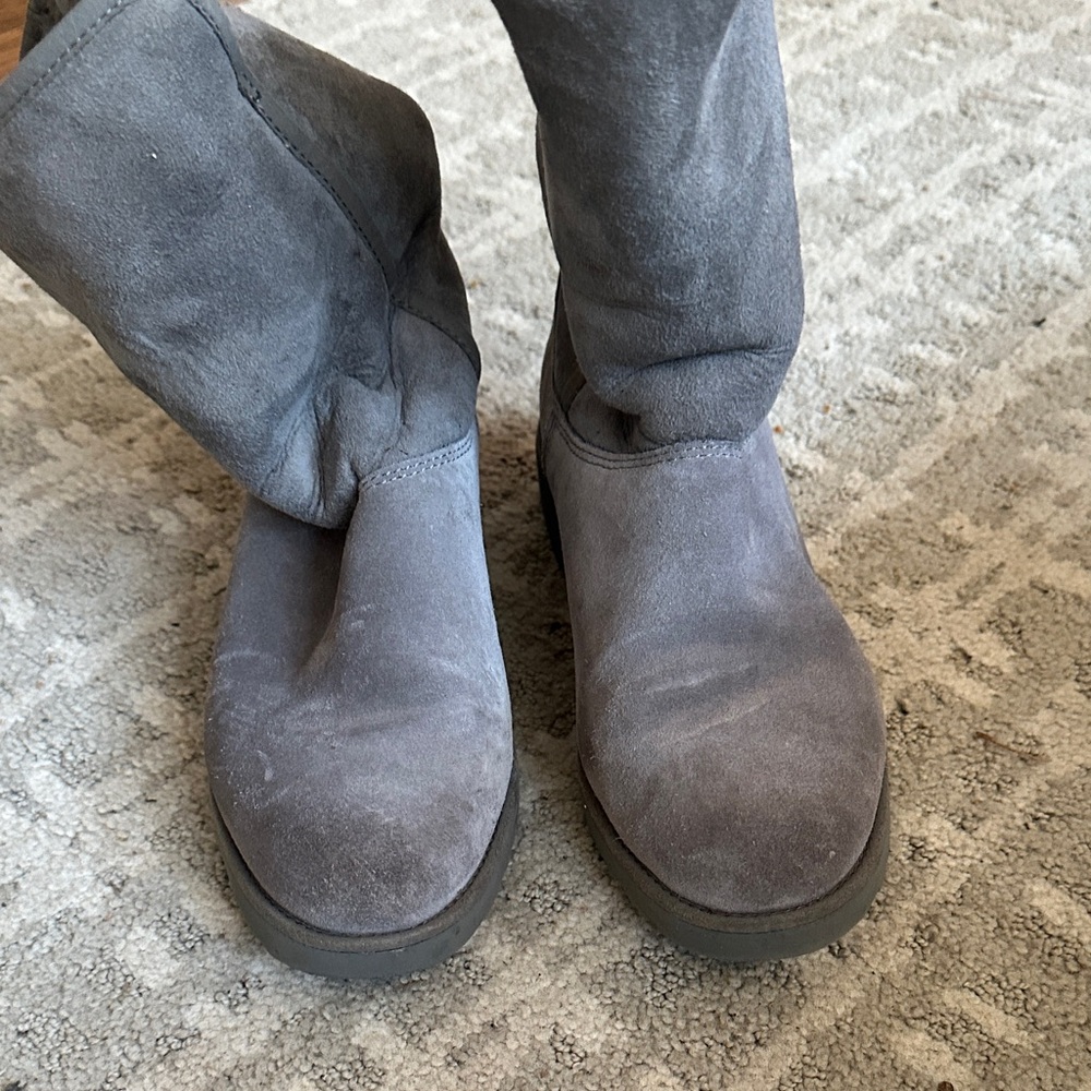 UGG Soft Gray boots.  Size 6.   In good condition.